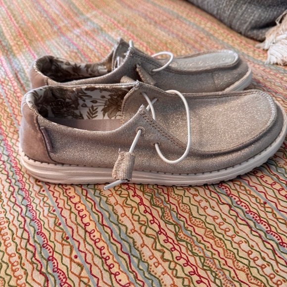 Hey Dude Women's Wendy Metallic Sparkle slip-on shoes Size 8 Great Condition - Picture 8 of 10